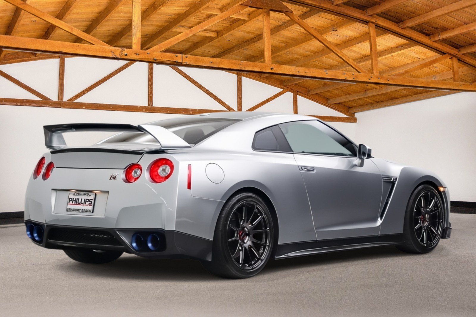 Used 2009 Nissan GT-R Premium AWD/4WD image 5