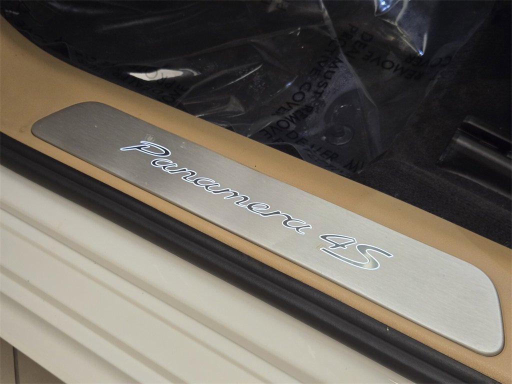 Used 2018 Porsche Panamera 4S Executive w/ Sportdesign Package image 17