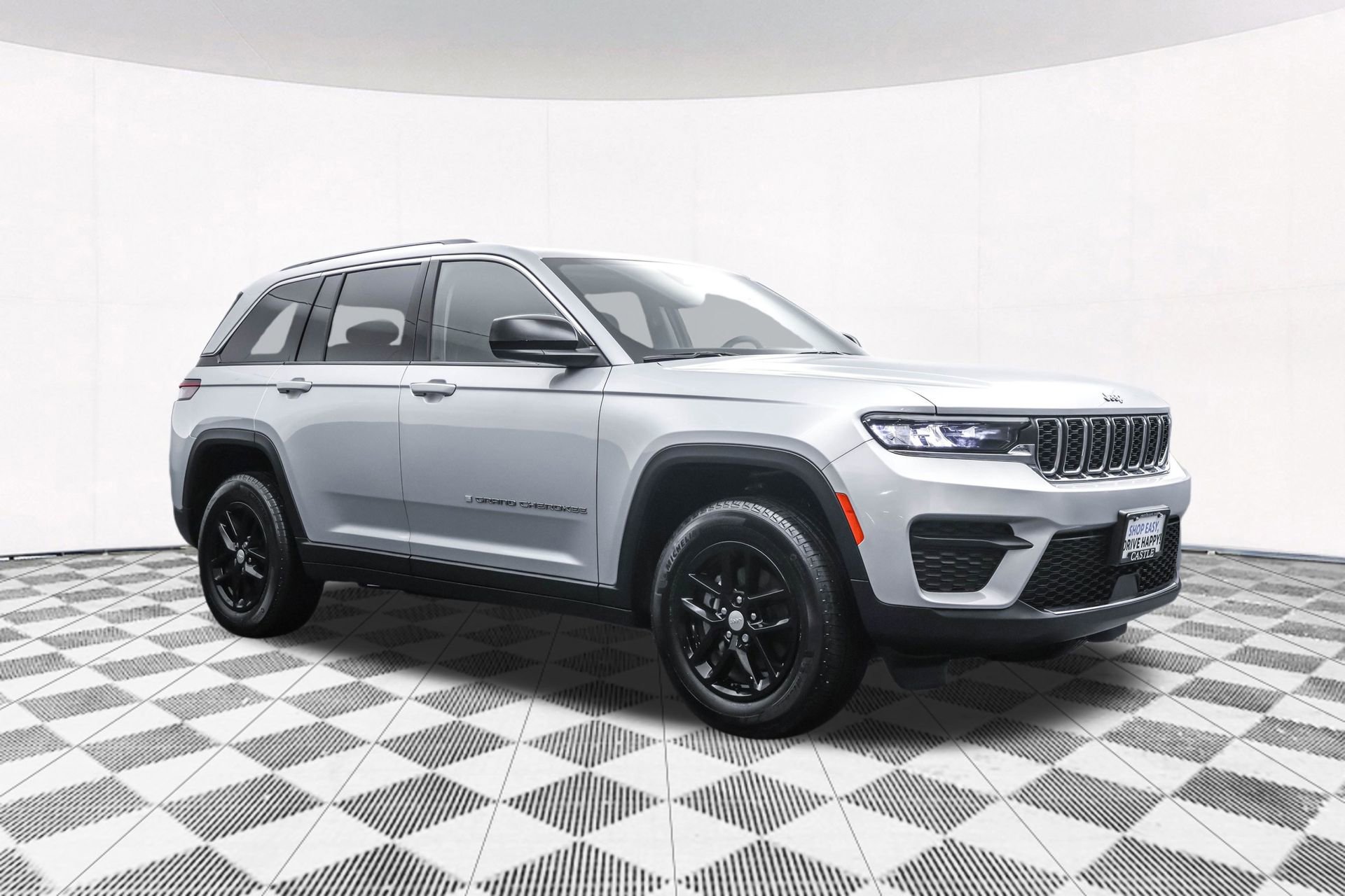 Used 2023 Jeep Grand Cherokee Laredo X image 47