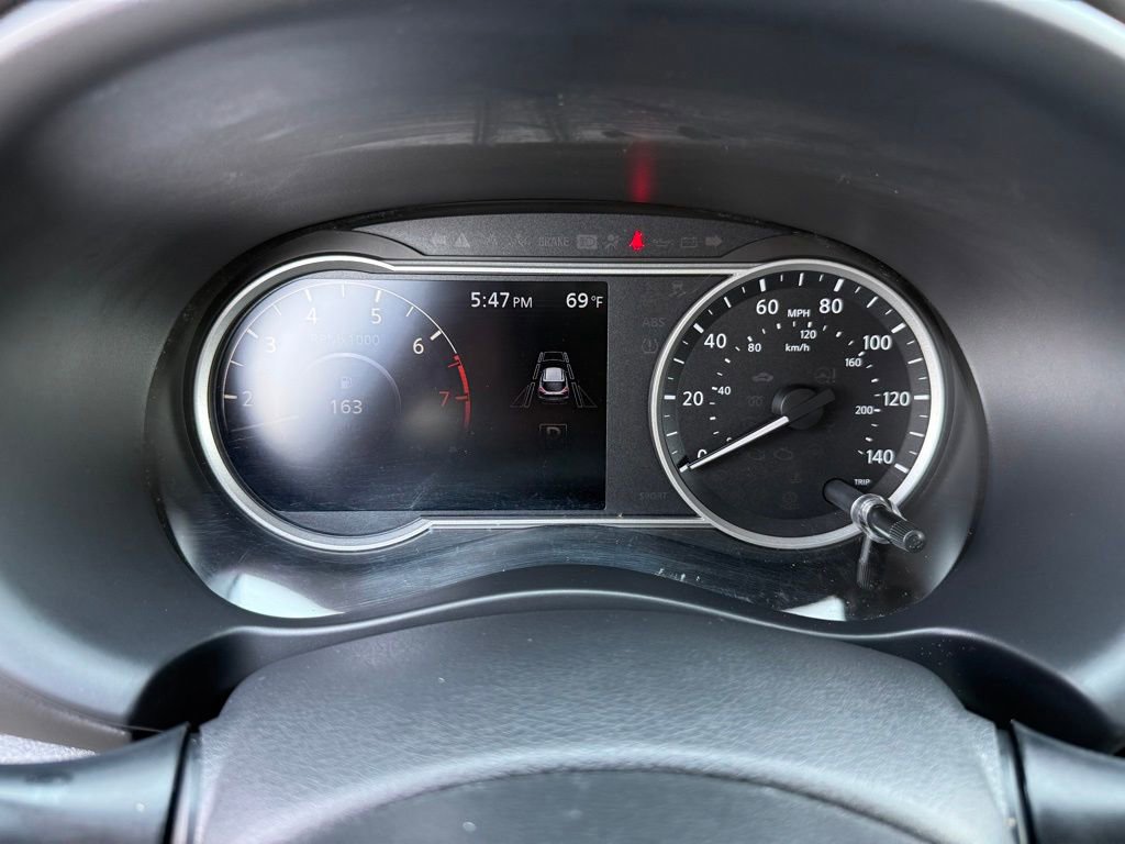 Used 2020 Nissan Kicks SR image 16