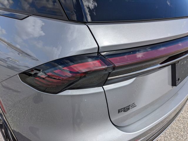 Used 2025 Lincoln Nautilus Reserve w/ Jet Appearance Package image 11