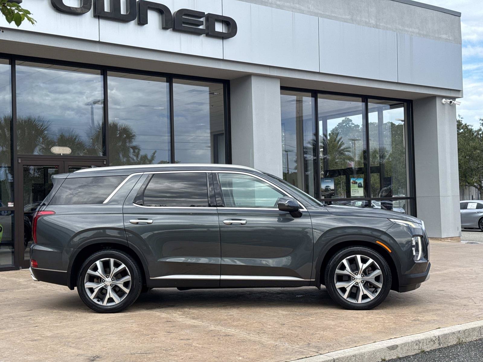 Used 2020 Hyundai Palisade SEL FWD image 2