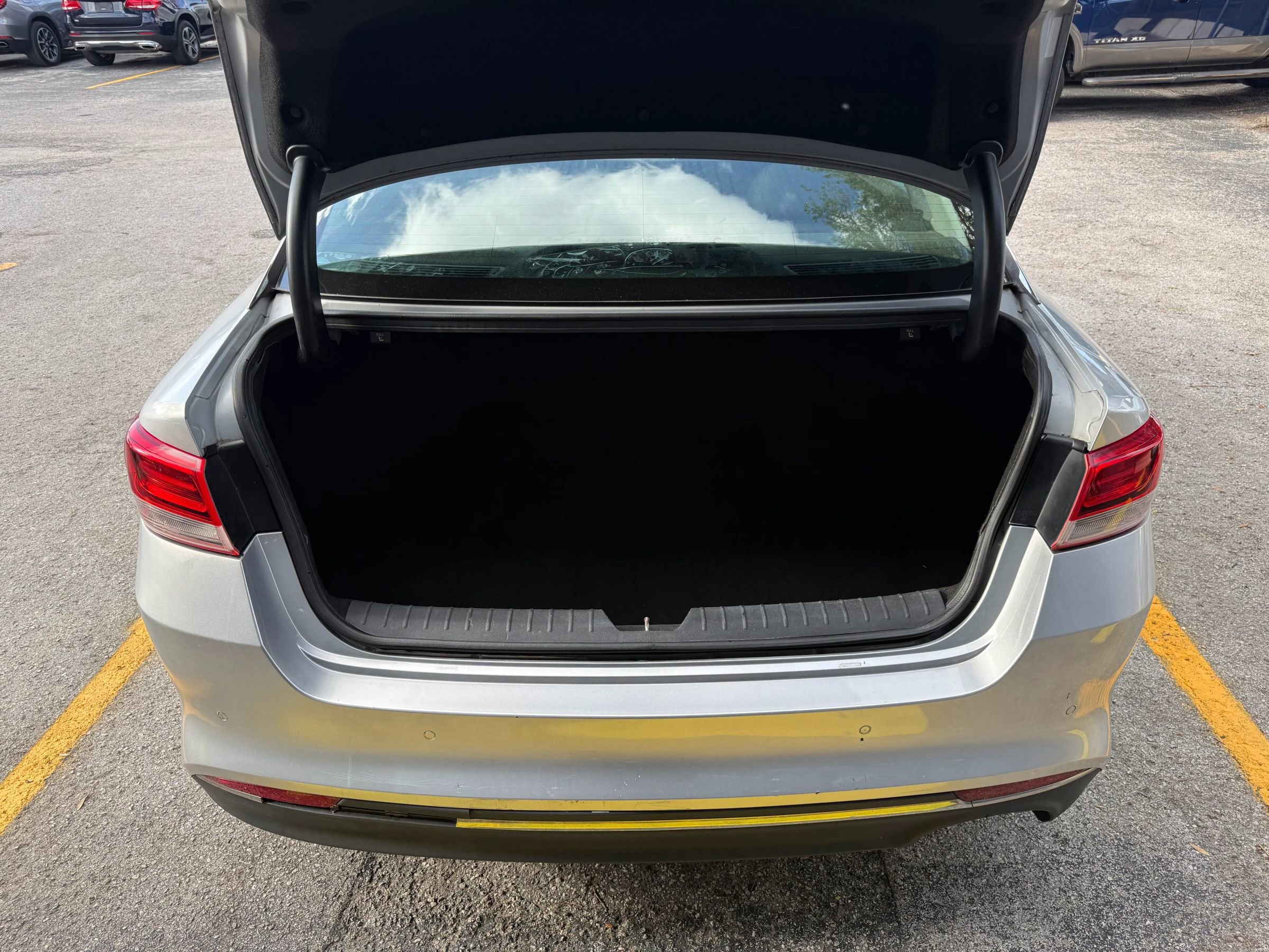 Used 2018 Kia Optima LX image 7