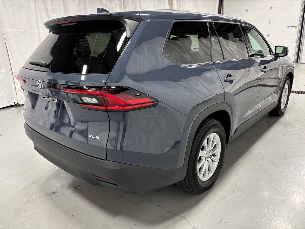 Used 2025 Toyota Grand Highlander AWD image 7