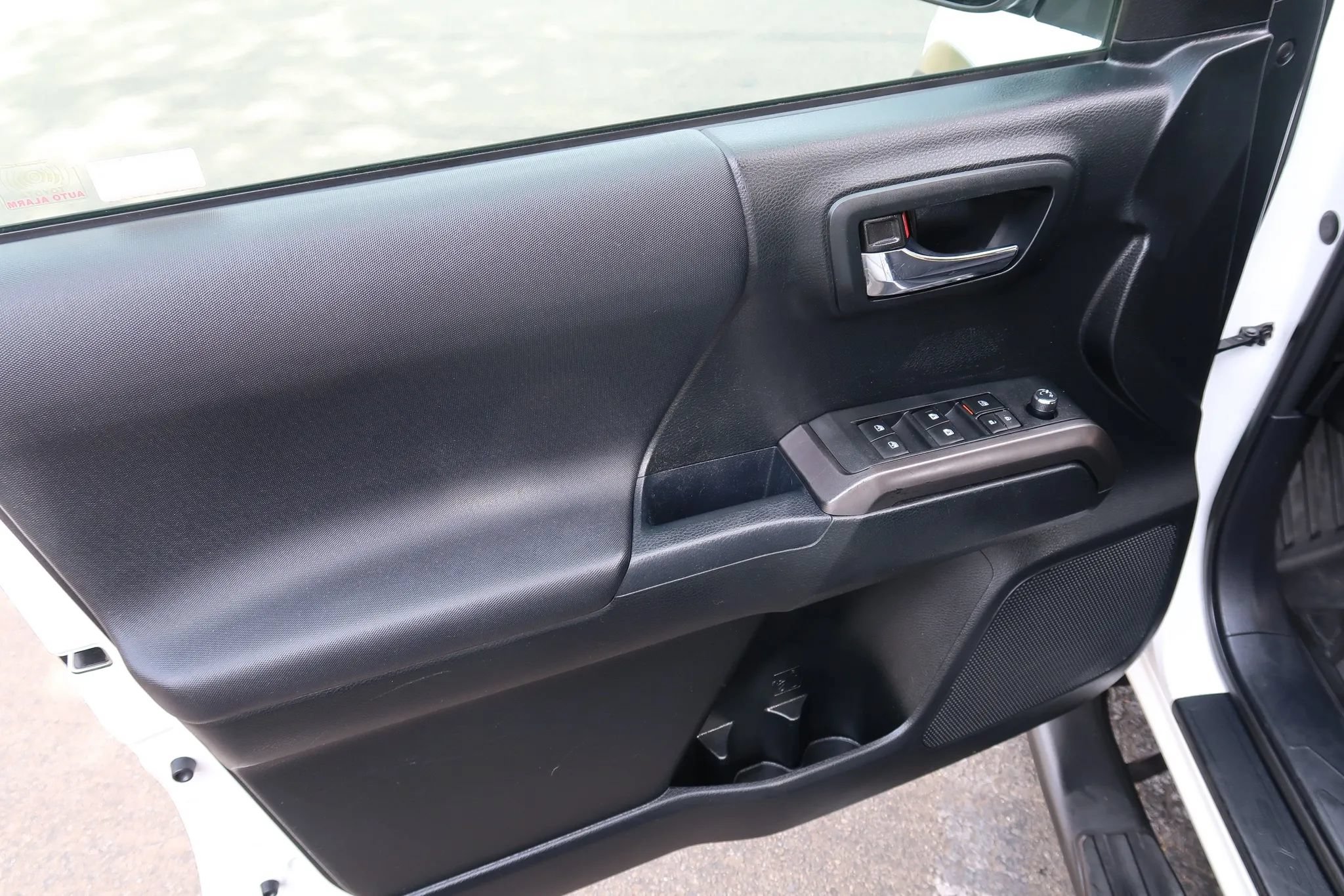 Used 2017 Toyota Tacoma TRD Off-Road RWD image 16