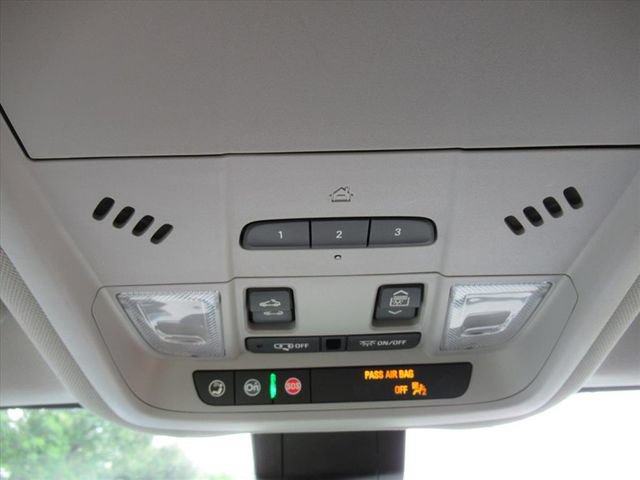 Used 2023 GMC Terrain SLT w/ Tech Package FWD image 28
