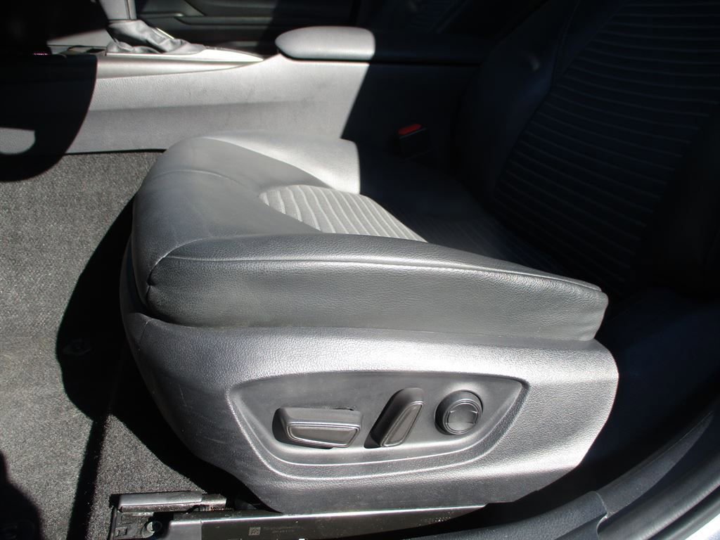 Used 2024 Toyota Camry SE w/ Cold Weather Package image 17