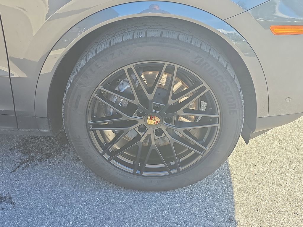 Certified 2025 Porsche Cayenne image 13