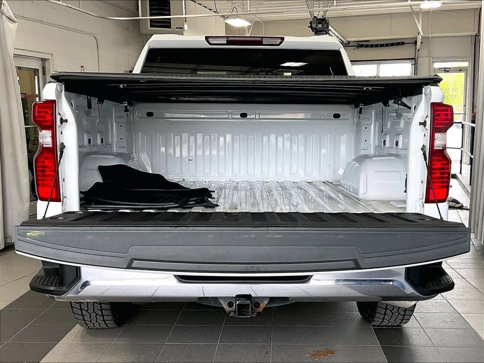 Used 2023 Chevrolet Silverado 1500 LT AWD/4WD image 31