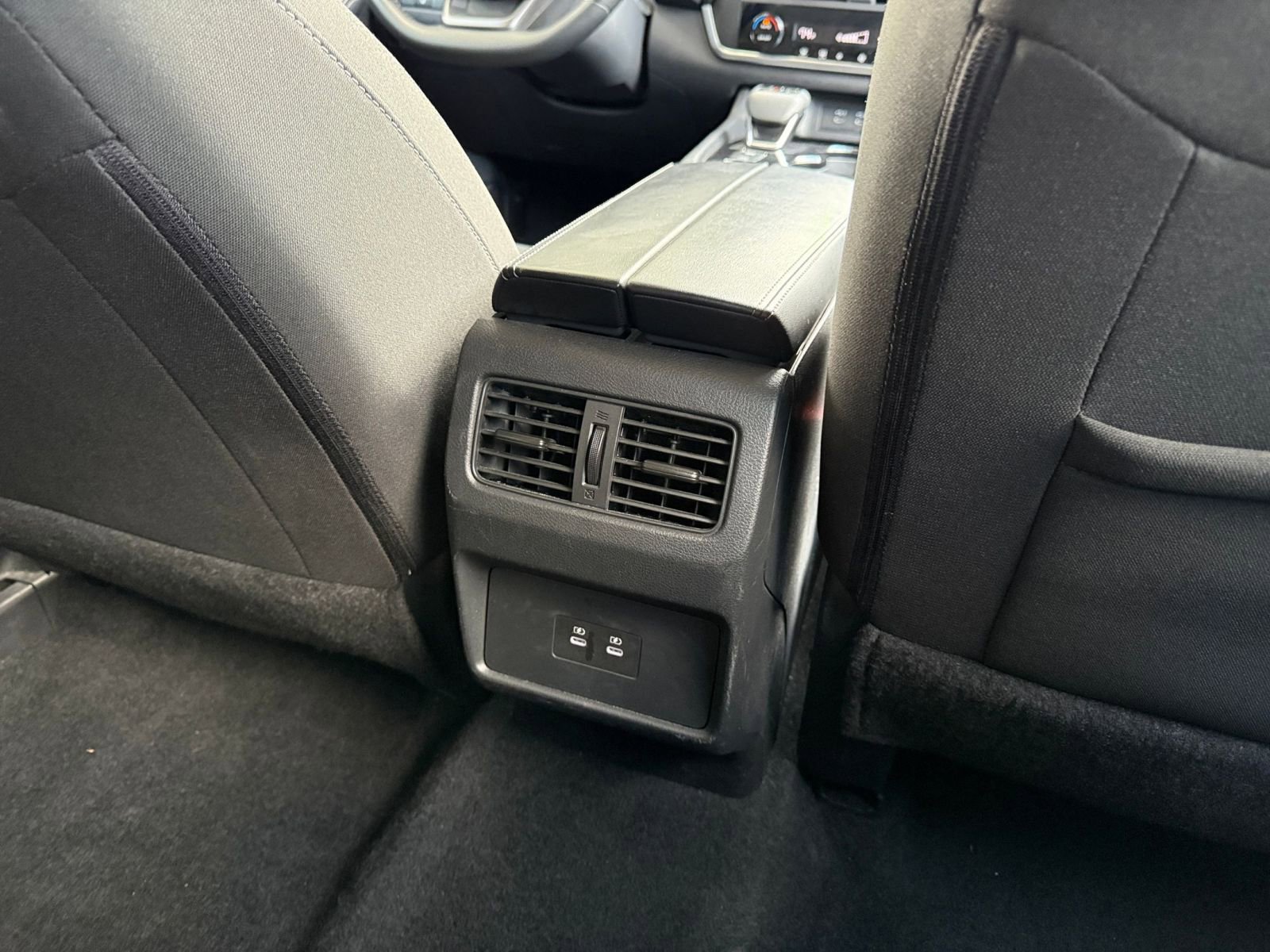 Used 2025 Nissan Rogue SV FWD image 24
