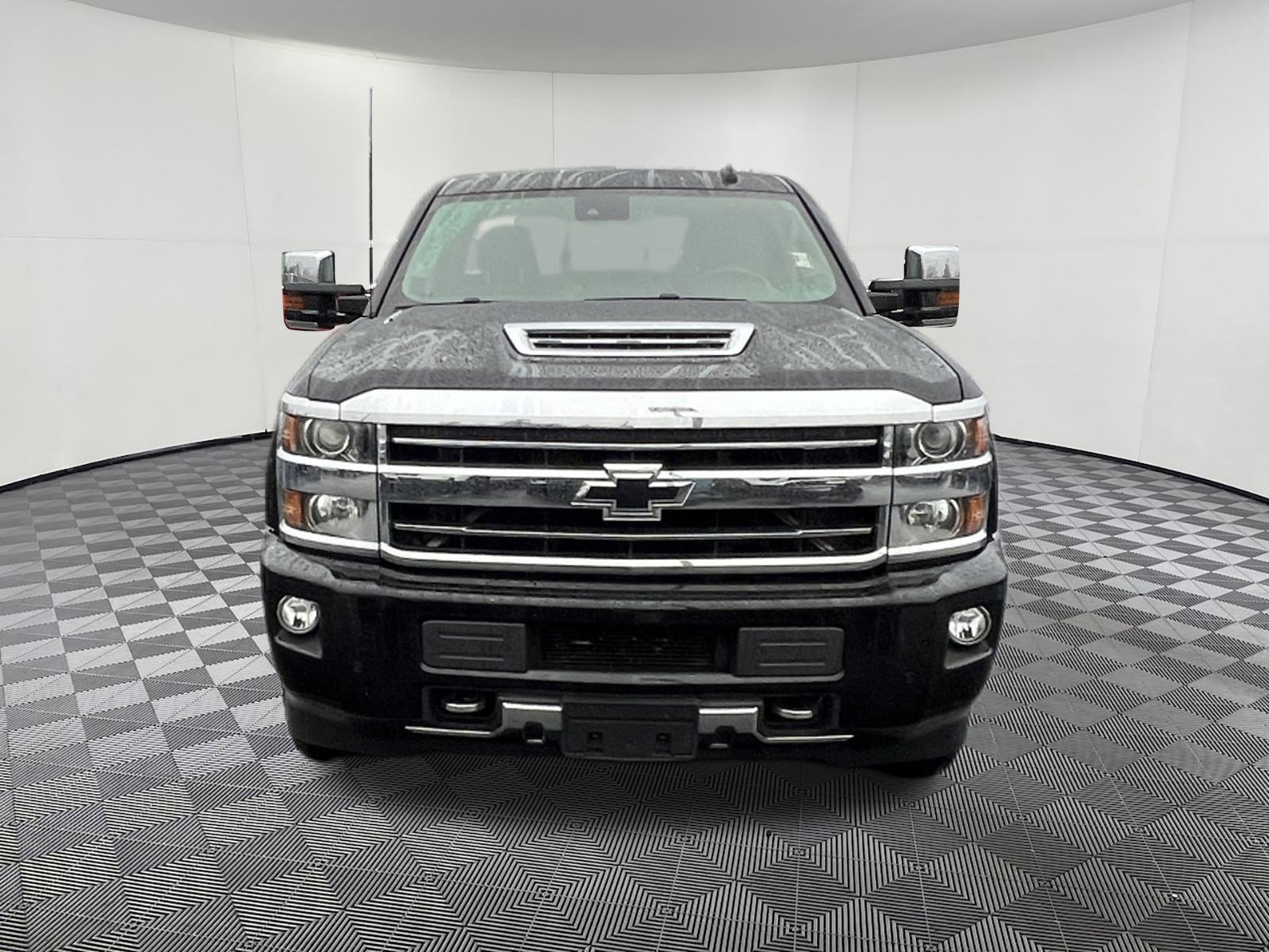 Used 2018 Chevrolet Silverado 2500 High Country w/ Duramax Plus Package image 2
