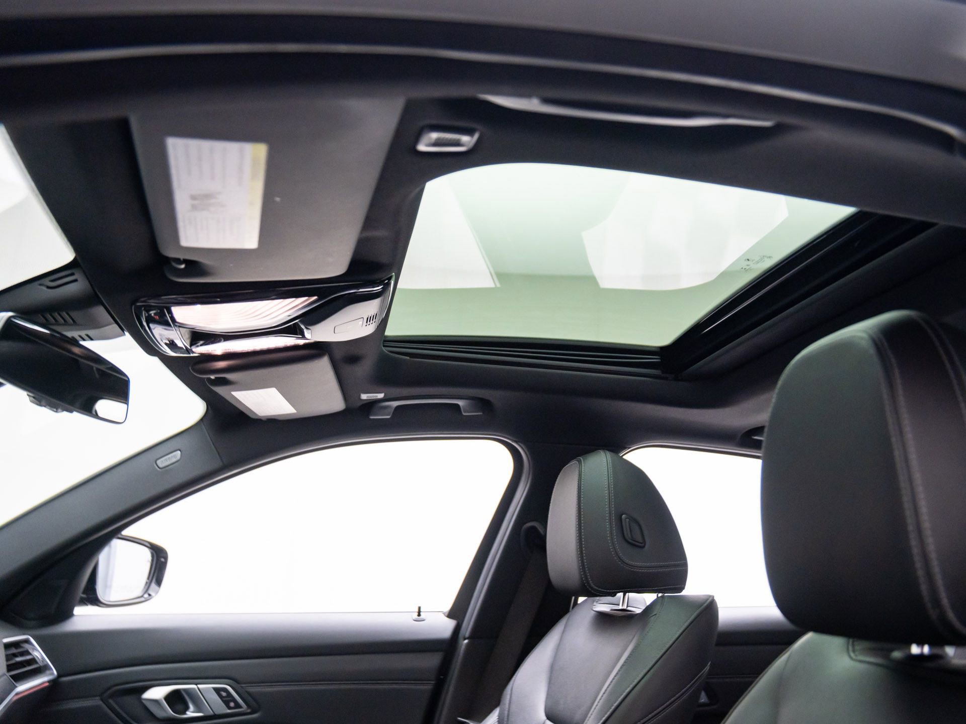 Certified 2022 BMW 330i xDrive Sedan w/ M Sport Package image 17