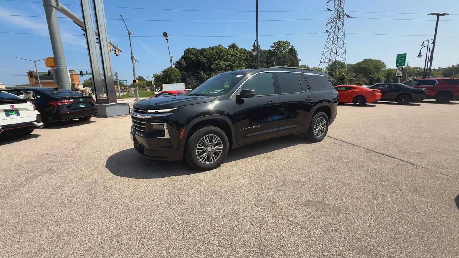 Certified 2025 Chevrolet Traverse LT w/ Driver Confidence Package AWD/4WD image 4