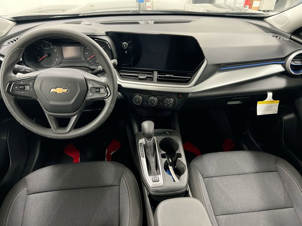 Used 2024 Chevrolet Trax LS w/ LS Convenience Package image 10