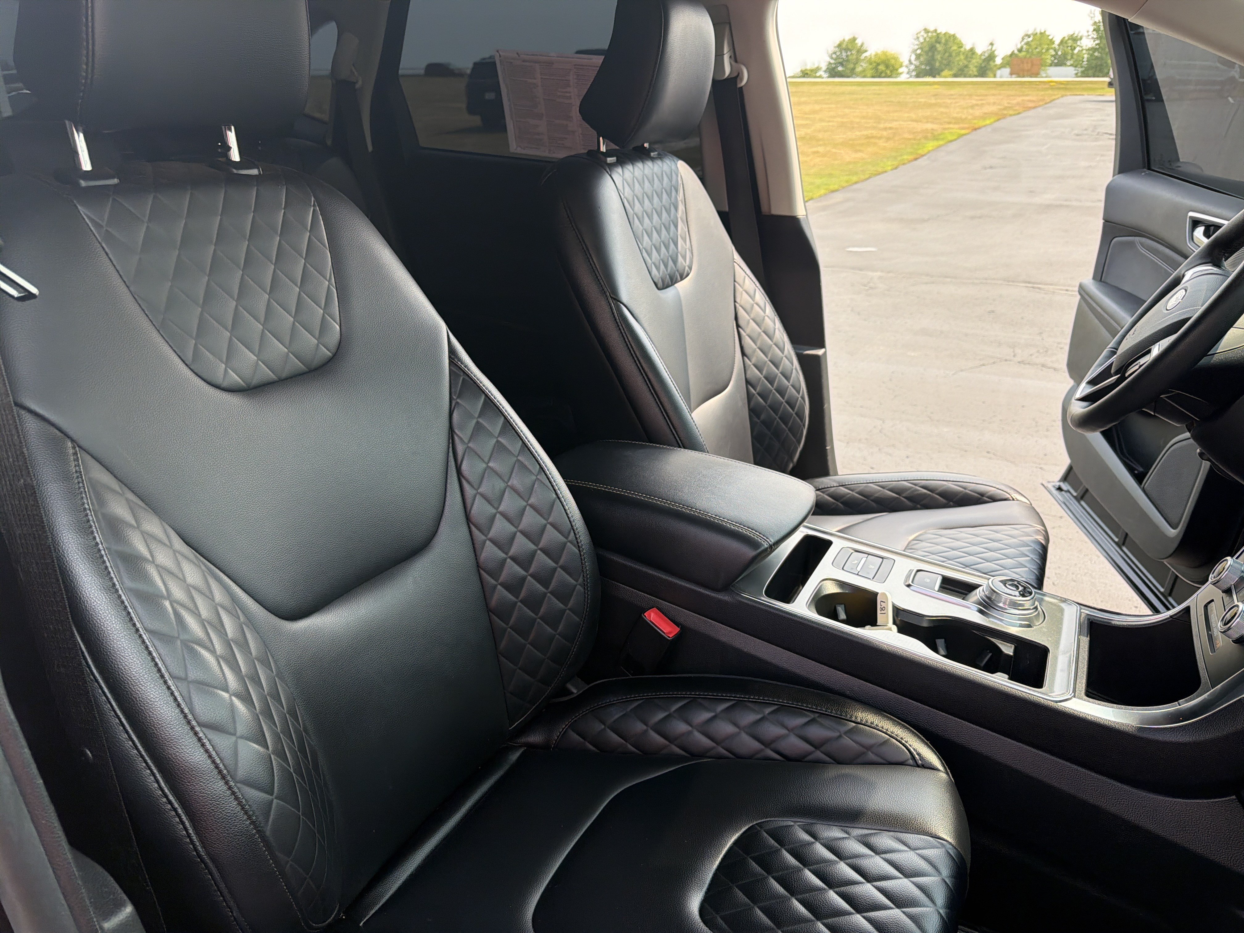 Used 2024 Ford Edge Titanium AWD/4WD image 29