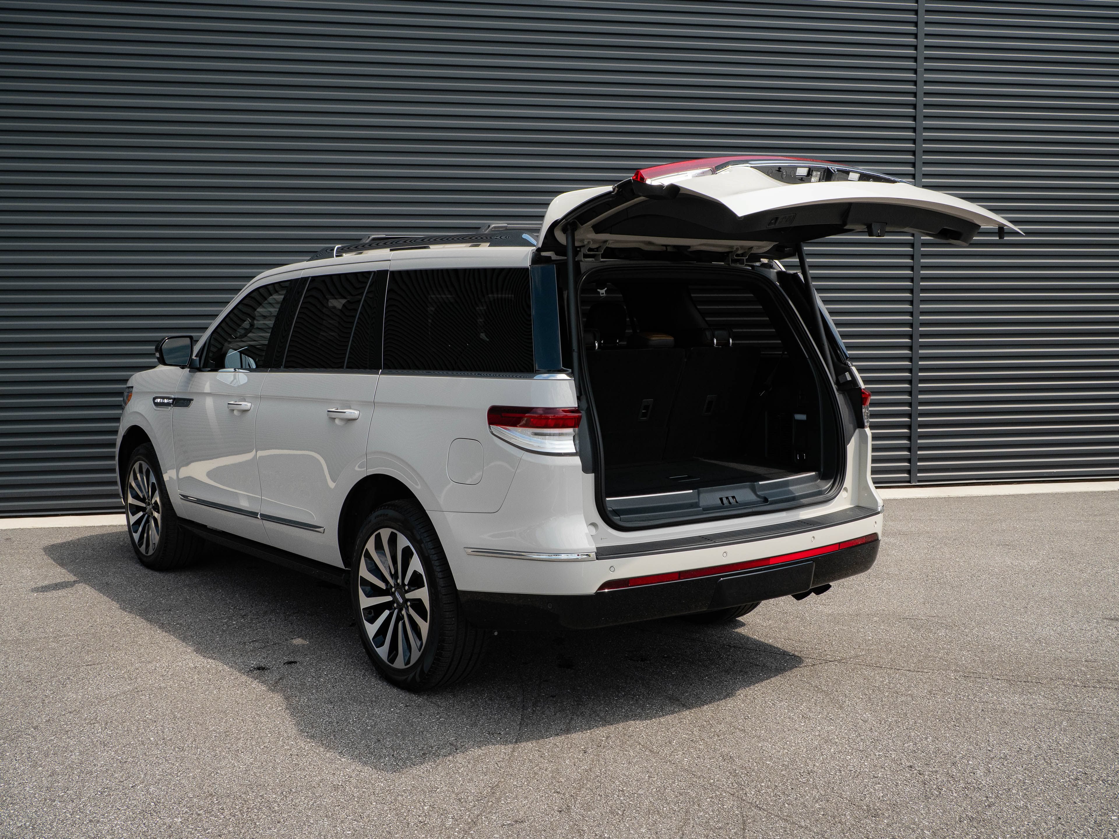 Used 2024 Lincoln Navigator Reserve AWD/4WD image 33