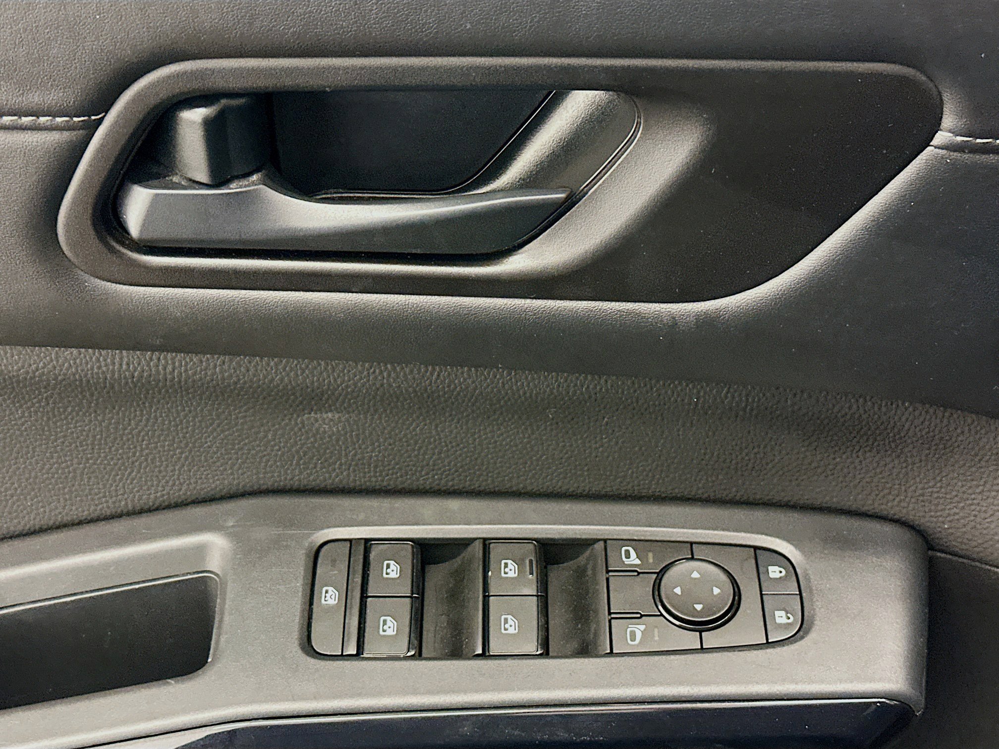 Used 2025 Nissan Pathfinder SV image 15