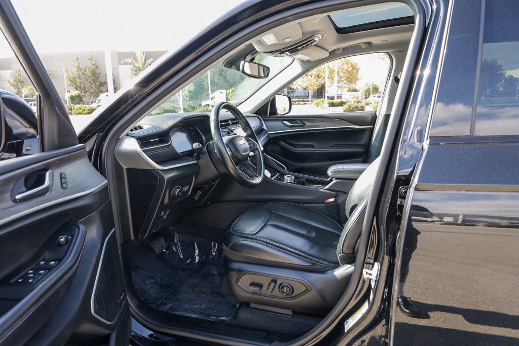 Used 2021 Jeep Grand Cherokee L Limited AWD/4WD image 16