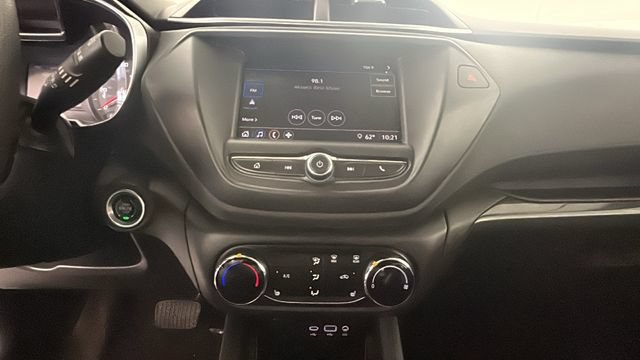 Used 2022 Chevrolet TrailBlazer LT FWD image 23