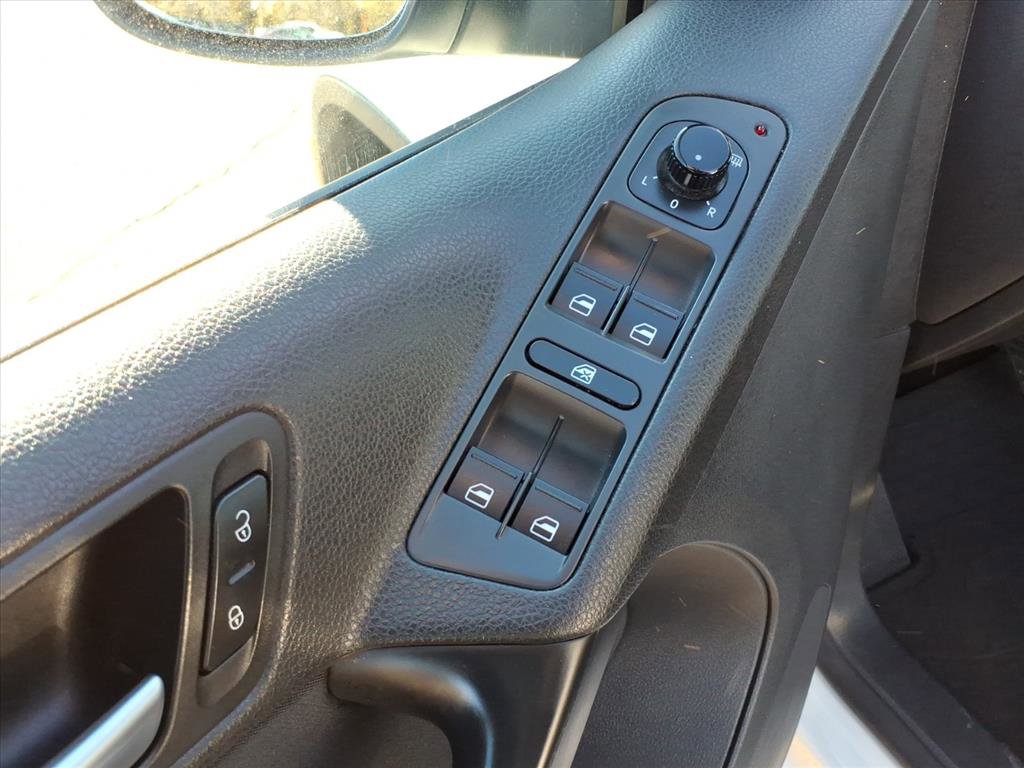 Used 2013 Volkswagen Tiguan S image 15