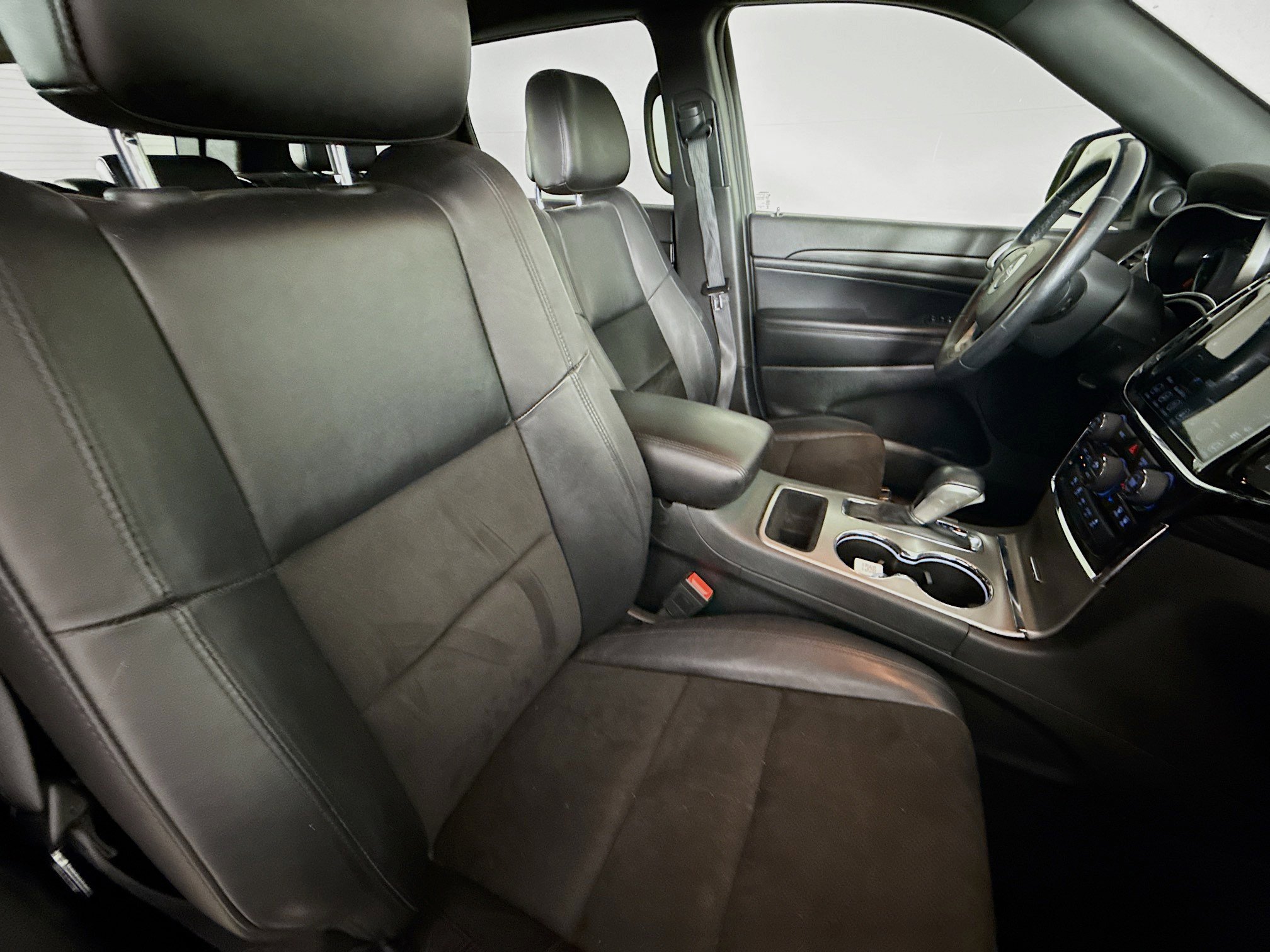 Used 2021 Jeep Grand Cherokee Laredo X image 34