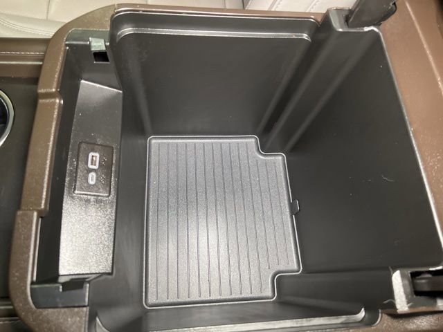 Used 2023 GMC Yukon XL SLT w/ SLT Luxury Package image 29