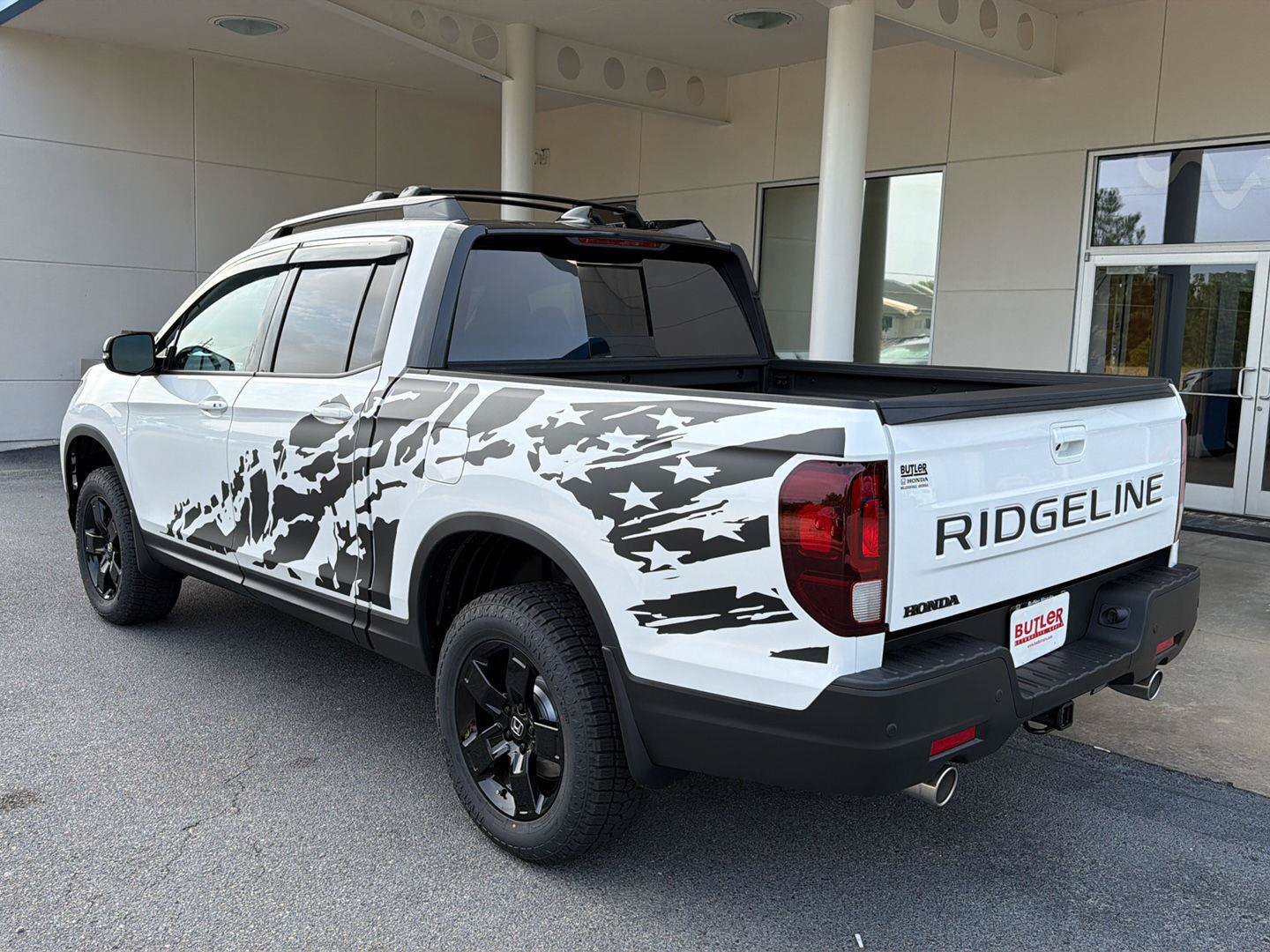 New 2026 Honda Ridgeline Black Edition image 4