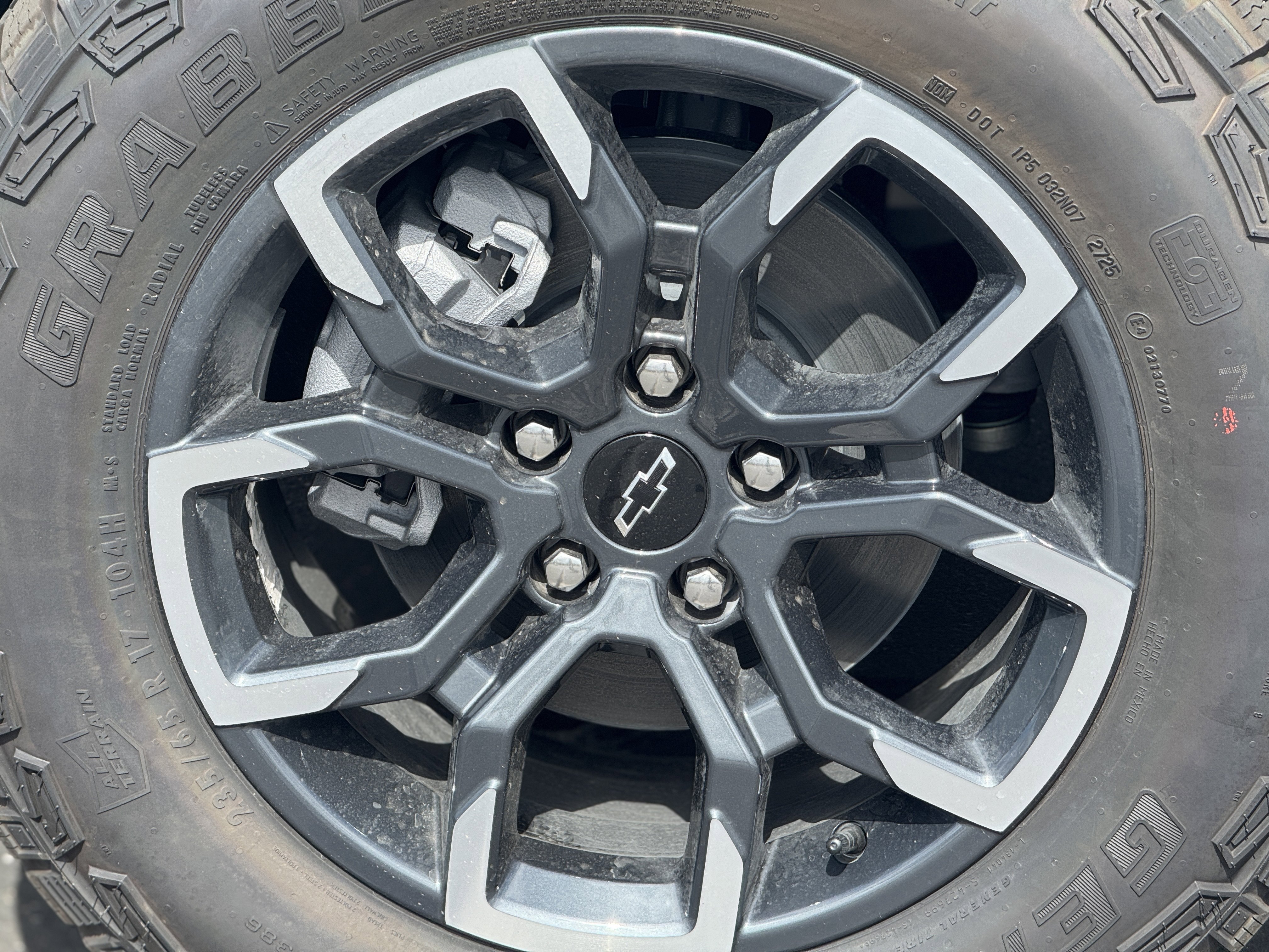 New 2026 Chevrolet Equinox ACTIV w/ LPO, Floor Liner Package image 8