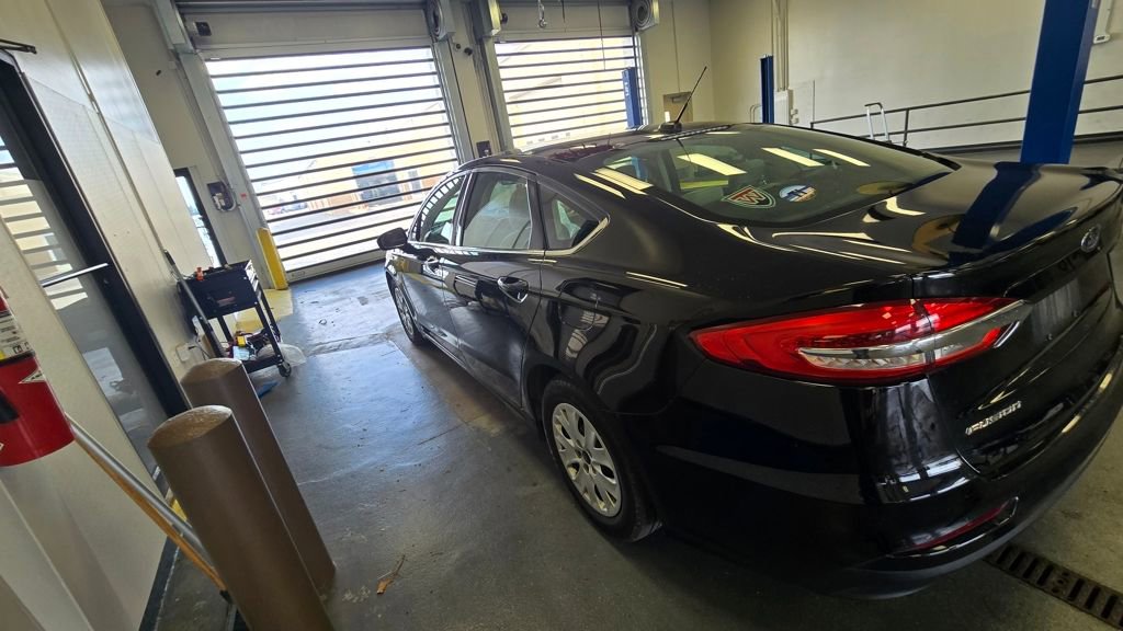 Used 2019 Ford Fusion S image 2