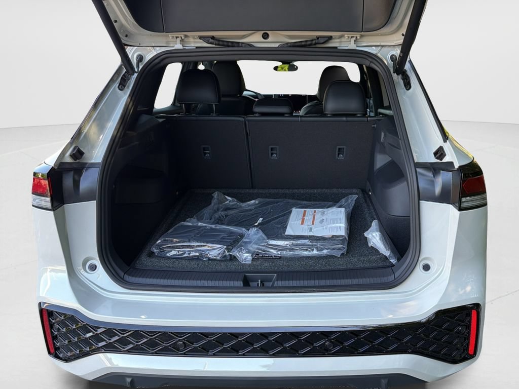 New 2026 Volkswagen Tiguan SE R-Line FWD image 9