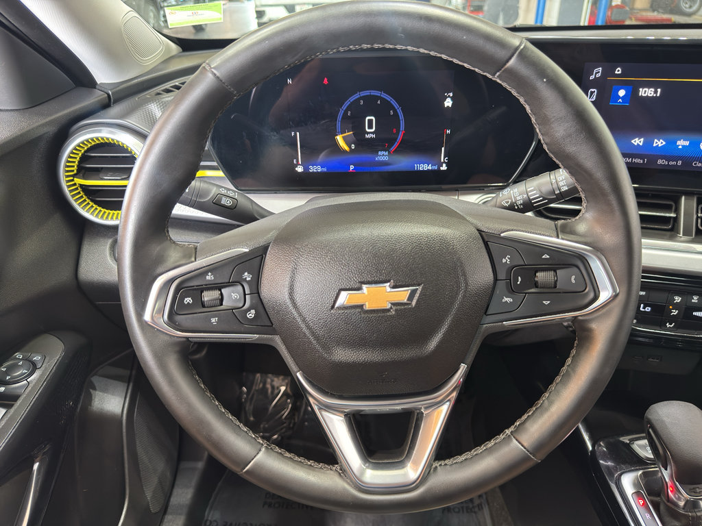 Used 2025 Chevrolet Trax LT w/ Driver Confidence Package FWD image 16