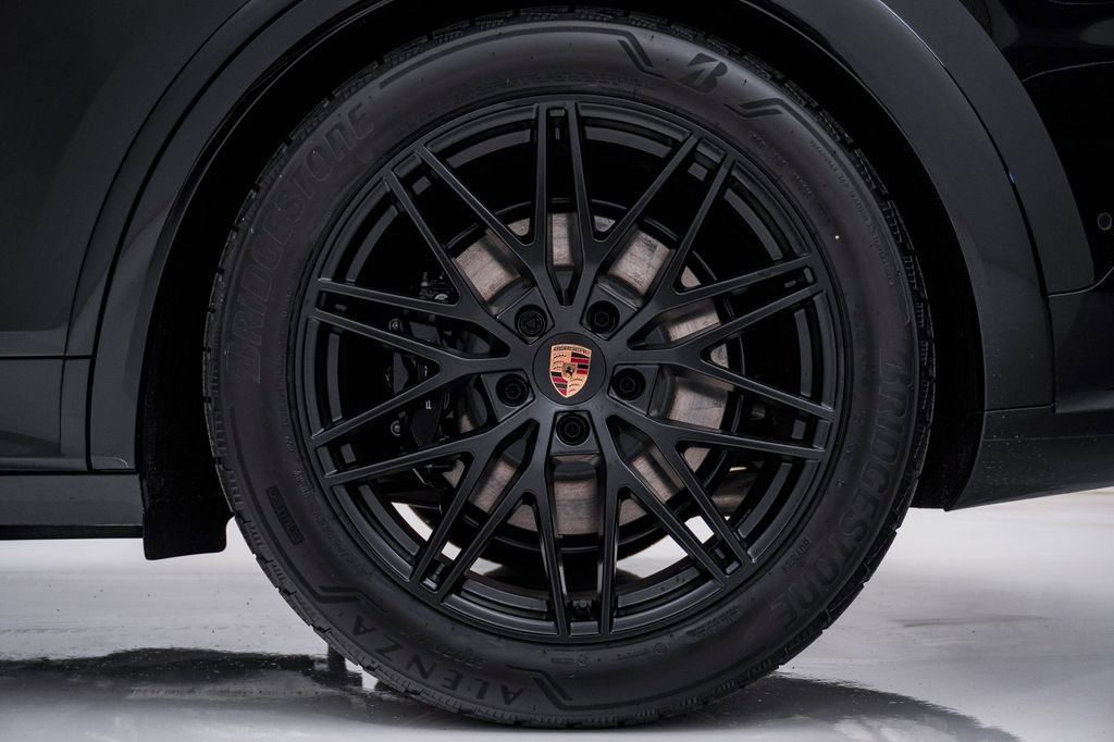 New 2026 Porsche Cayenne GTS AWD/4WD image 13