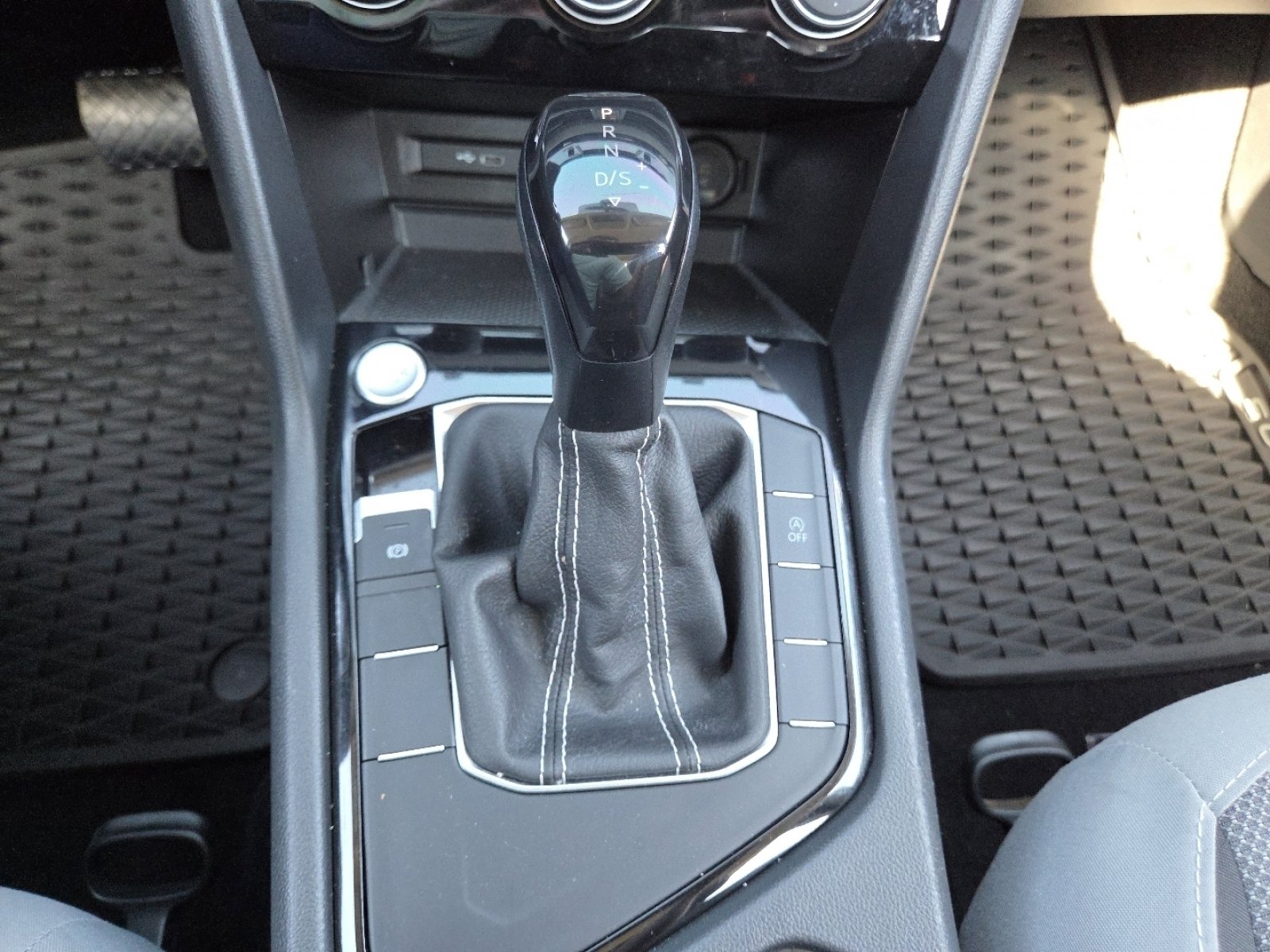 Used 2023 Volkswagen Taos S image 27