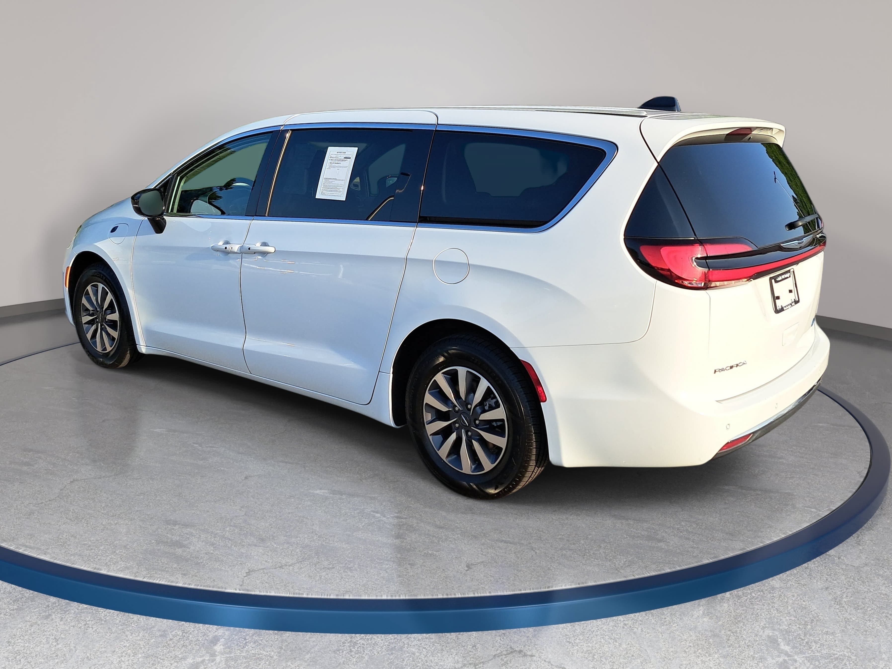 Used 2024 Chrysler Pacifica Limited FWD image 7