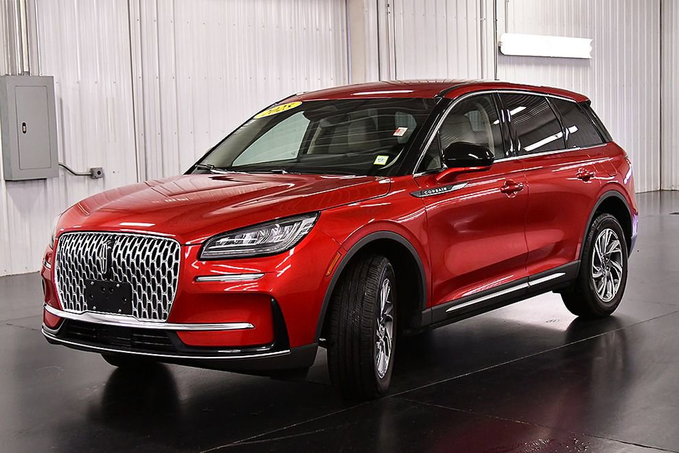 Used 2025 Lincoln Corsair AWD image 3