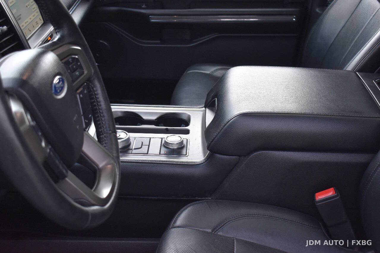 Used 2018 Ford Expedition Max XLT w/ Equipment Group 202A AWD/4WD image 31