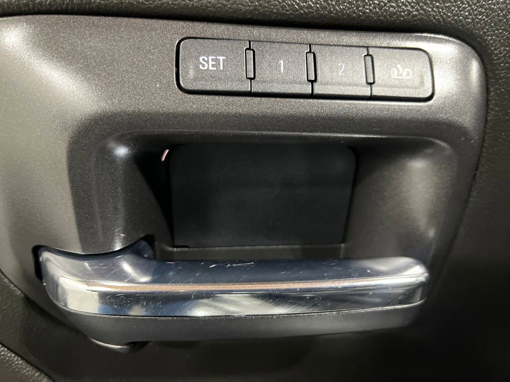 Used 2018 Chevrolet Silverado 1500 High Country image 16
