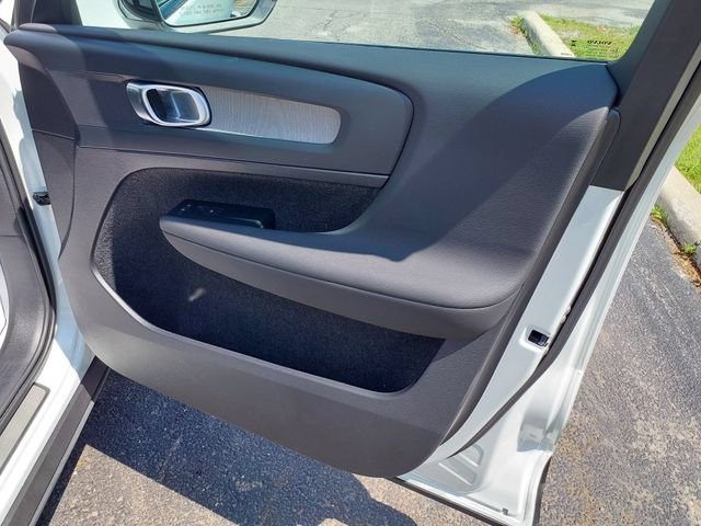 Certified 2026 Volvo XC40 B5 Plus AWD/4WD image 21