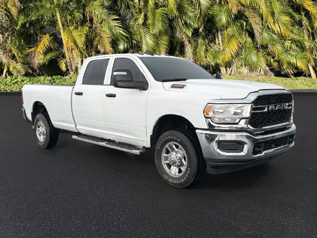 Used 2024 RAM 2500 Tradesman w/ Chrome Appearance Group AWD/4WD image 2