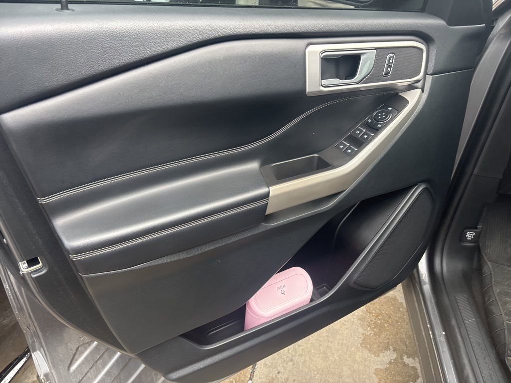 Used 2023 Ford Explorer XLT w/ Equipment Group 202A image 7