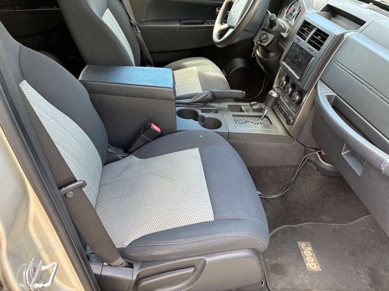 Used 2009 Jeep Liberty Sport w/ Popular Equipment Group AWD/4WD image 6