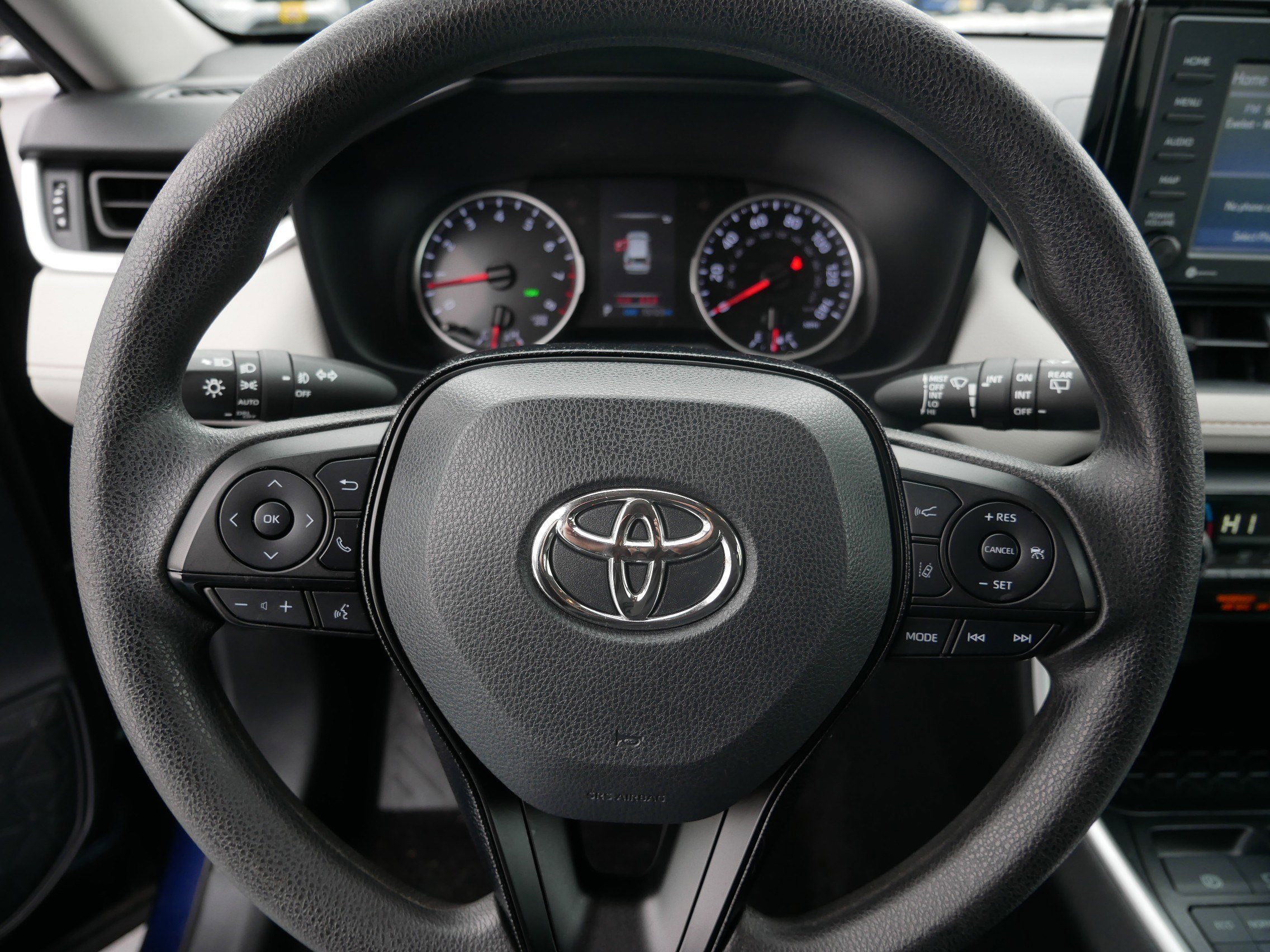 Used 2020 Toyota RAV4 XLE image 25