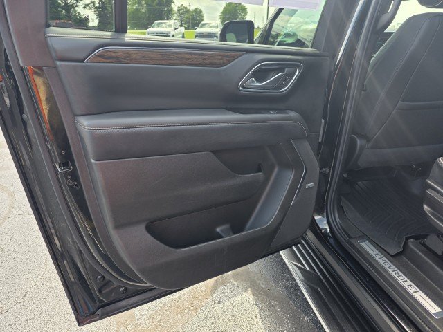 Used 2024 Chevrolet Suburban Premier AWD/4WD image 30