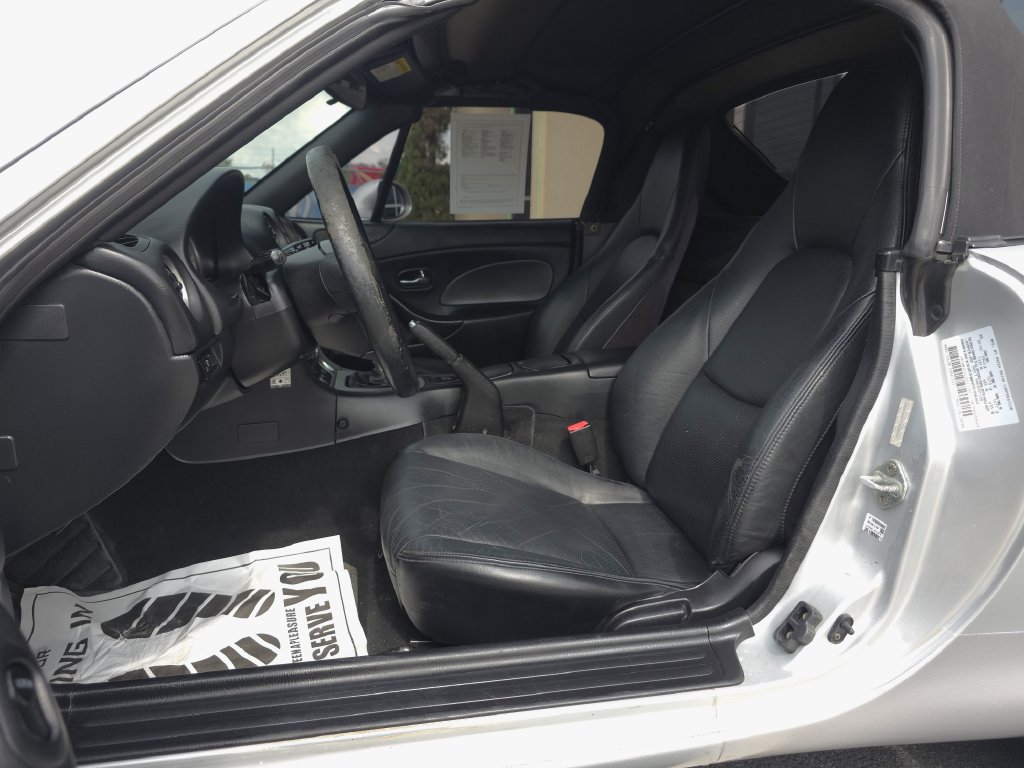 Used 2003 MAZDA MX-5 Miata RWD image 12