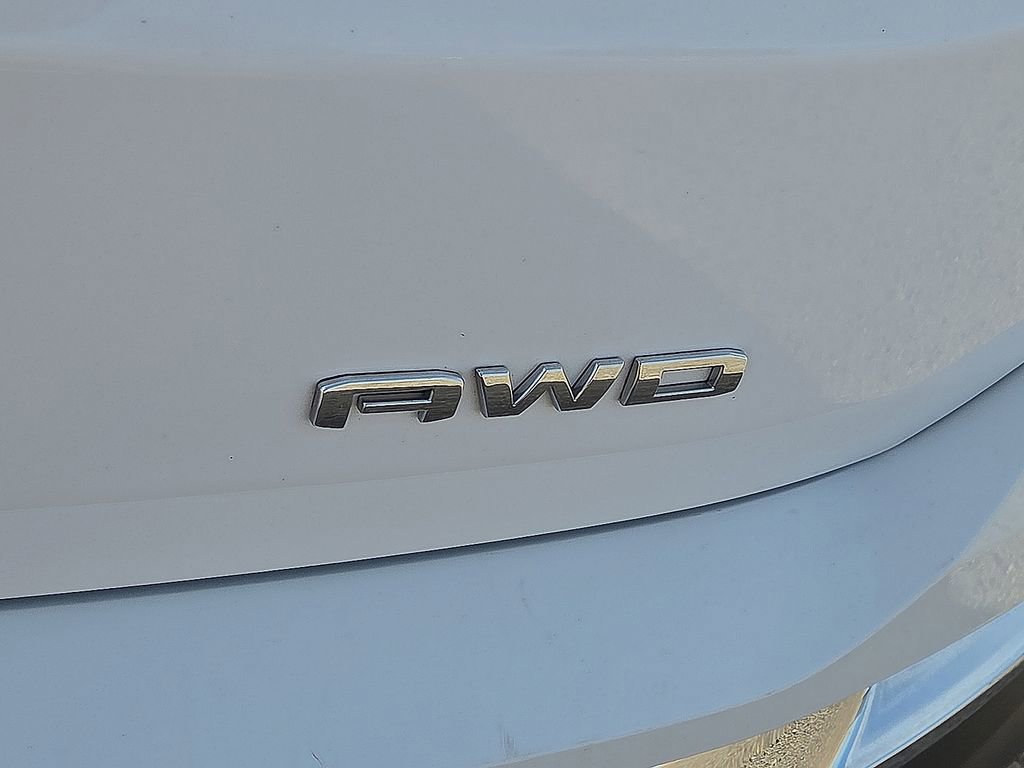 Used 2024 GMC Terrain SLT image 17