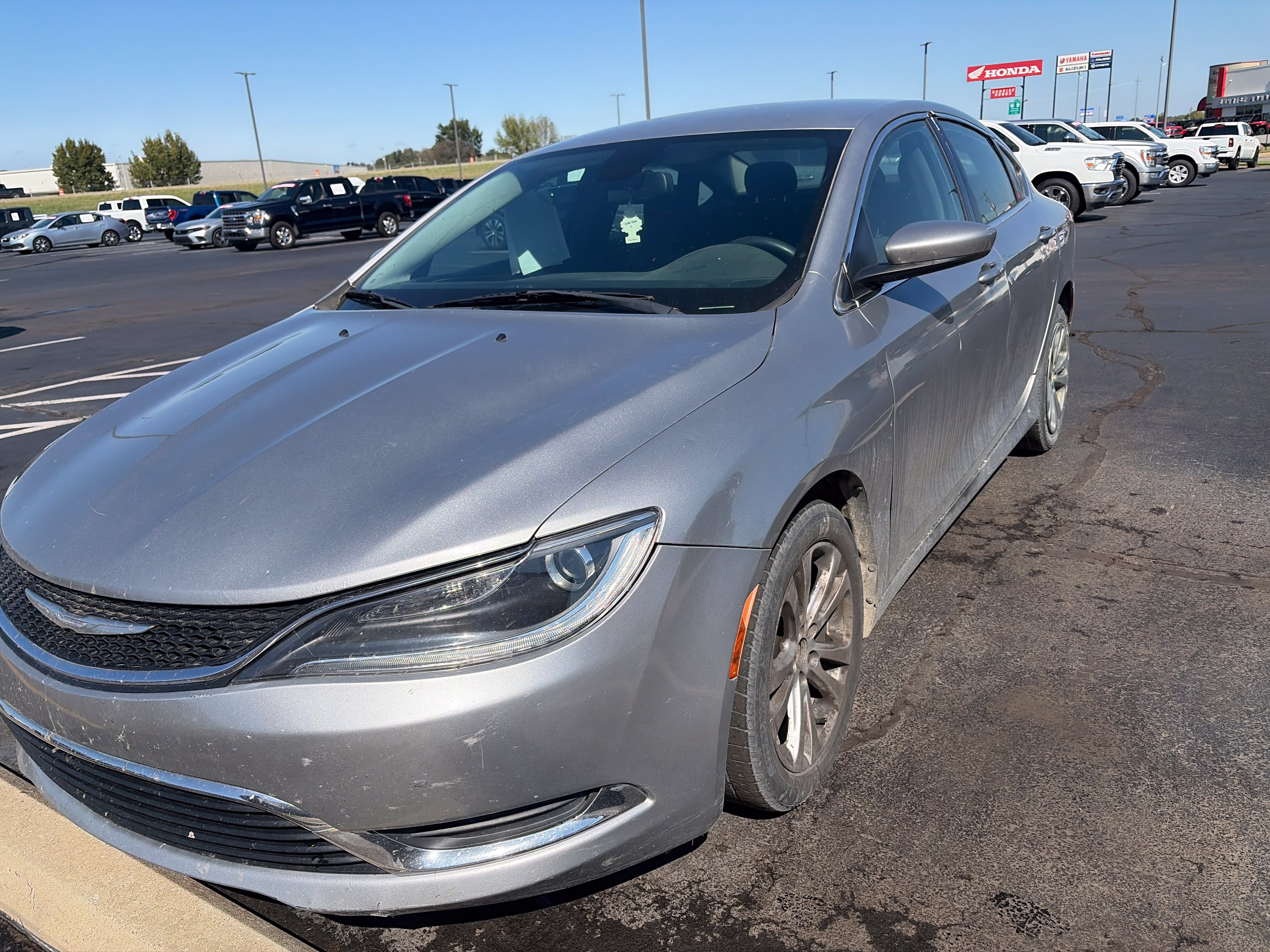 Used 2015 Chrysler 200 Limited FWD image 1