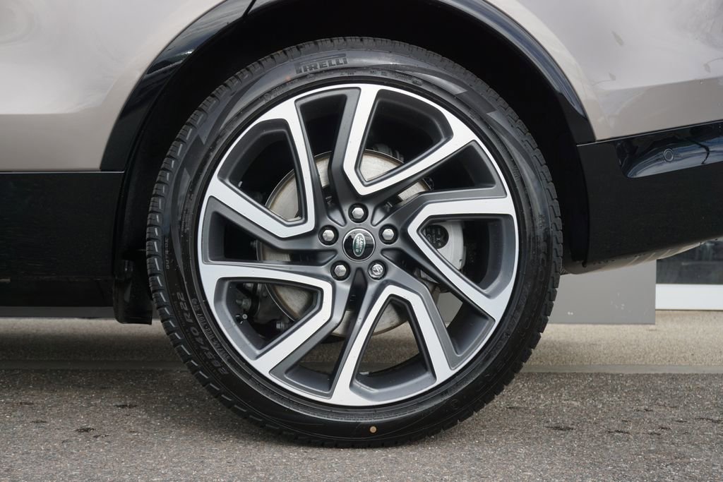 New 2025 Land Rover Discovery Dynamic SE image 33