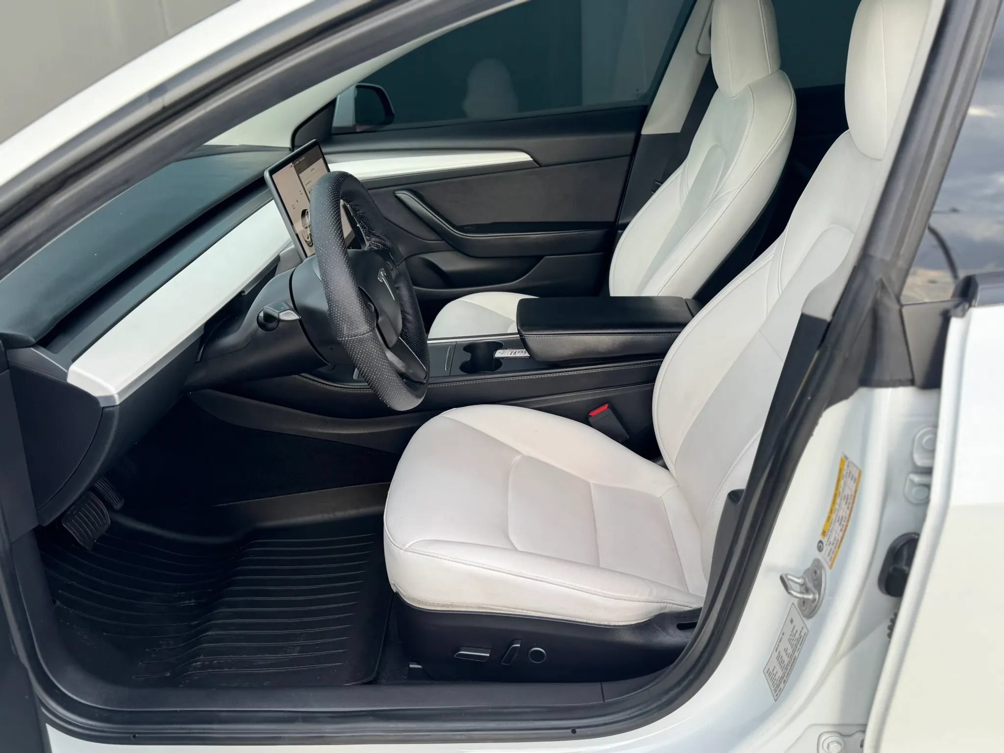 Used 2022 Tesla Model 3 Standard Range RWD image 21