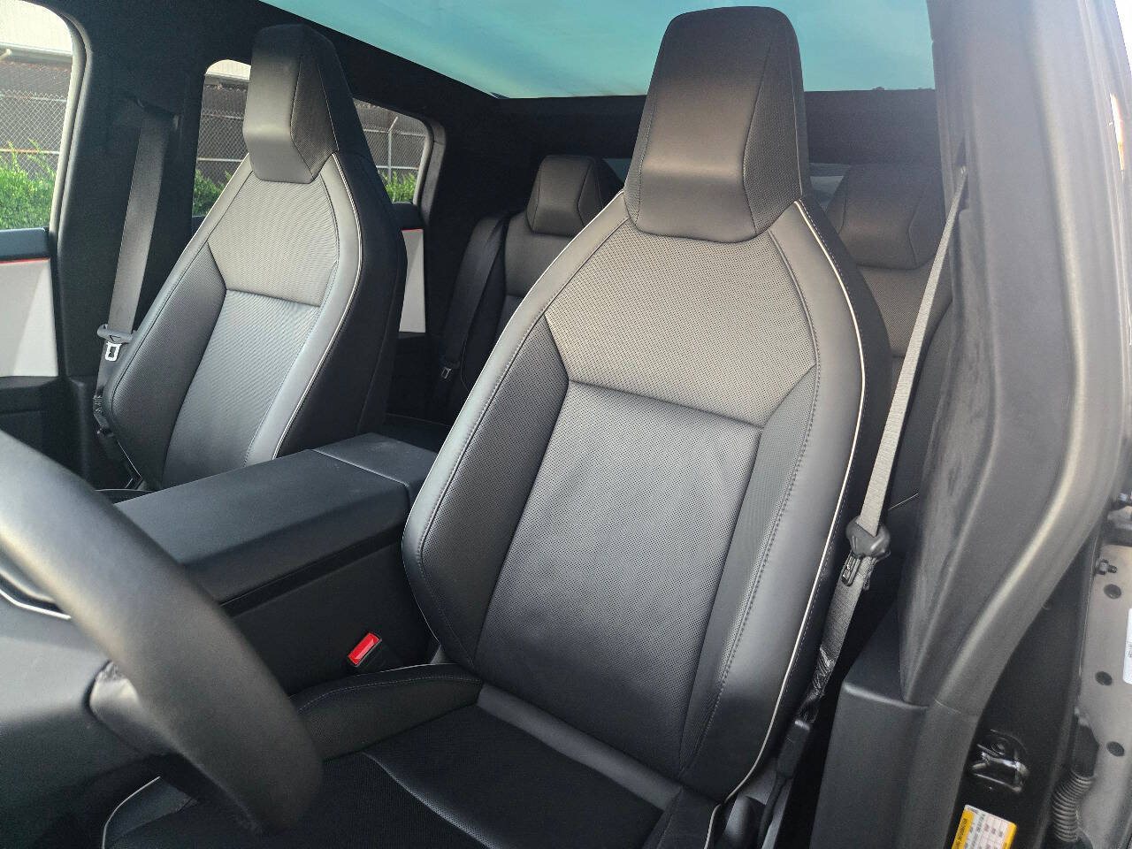 Used 2024 Tesla Cybertruck AWD Crew Cab image 21