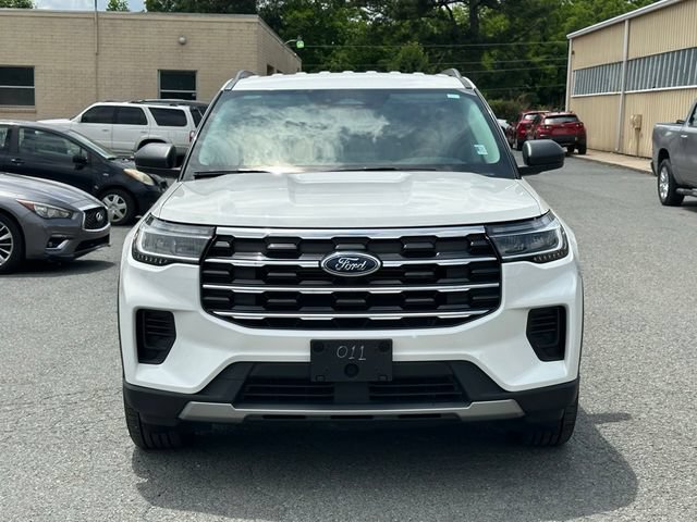 Used 2025 Ford Explorer Active AWD/4WD image 11